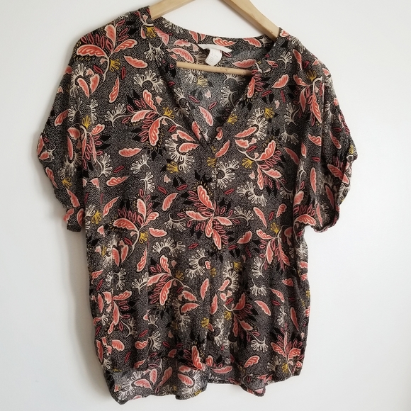 H&M Tops - H&M short sleeve summery blouse